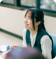 会話する女性写真