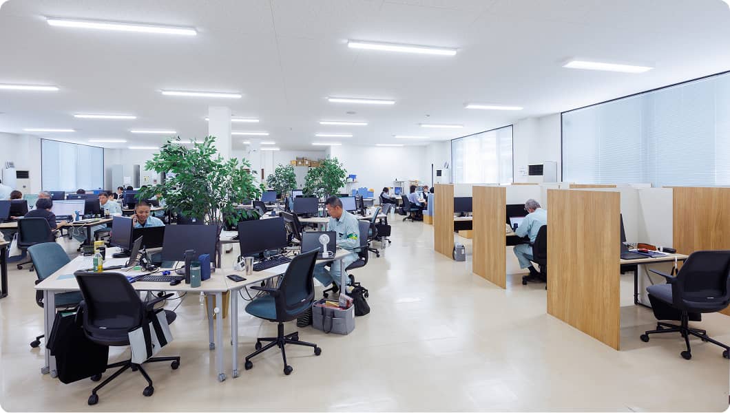 徳山工場の事務所の様子