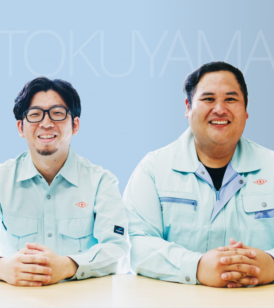 徳山工場で働く男性社員2人